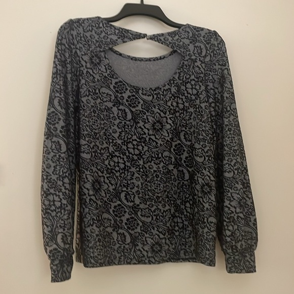 3 for $25! Loft floral print black & grey long sleeve top, size M - Picture 4 of 4